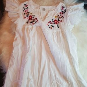 Top white Embroidered bluses